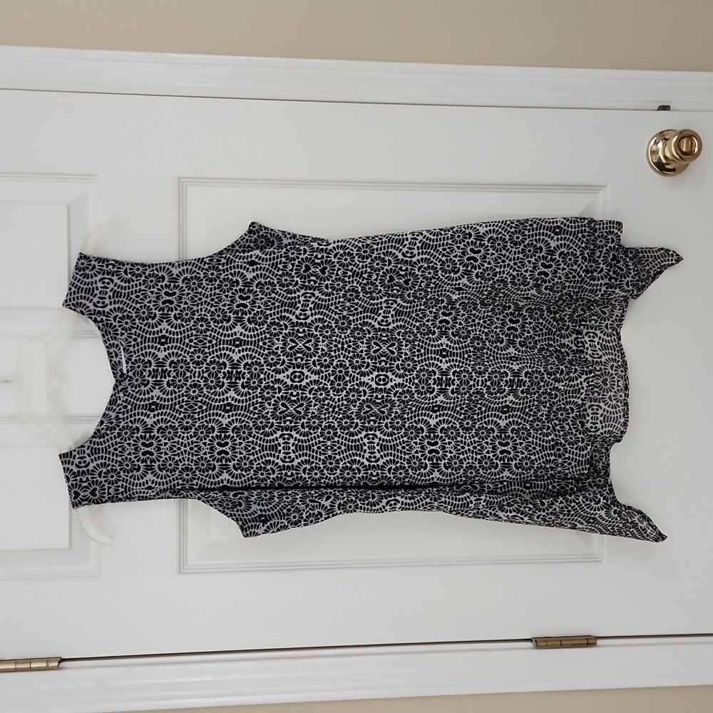 NEW black/white Sheer Flowy top